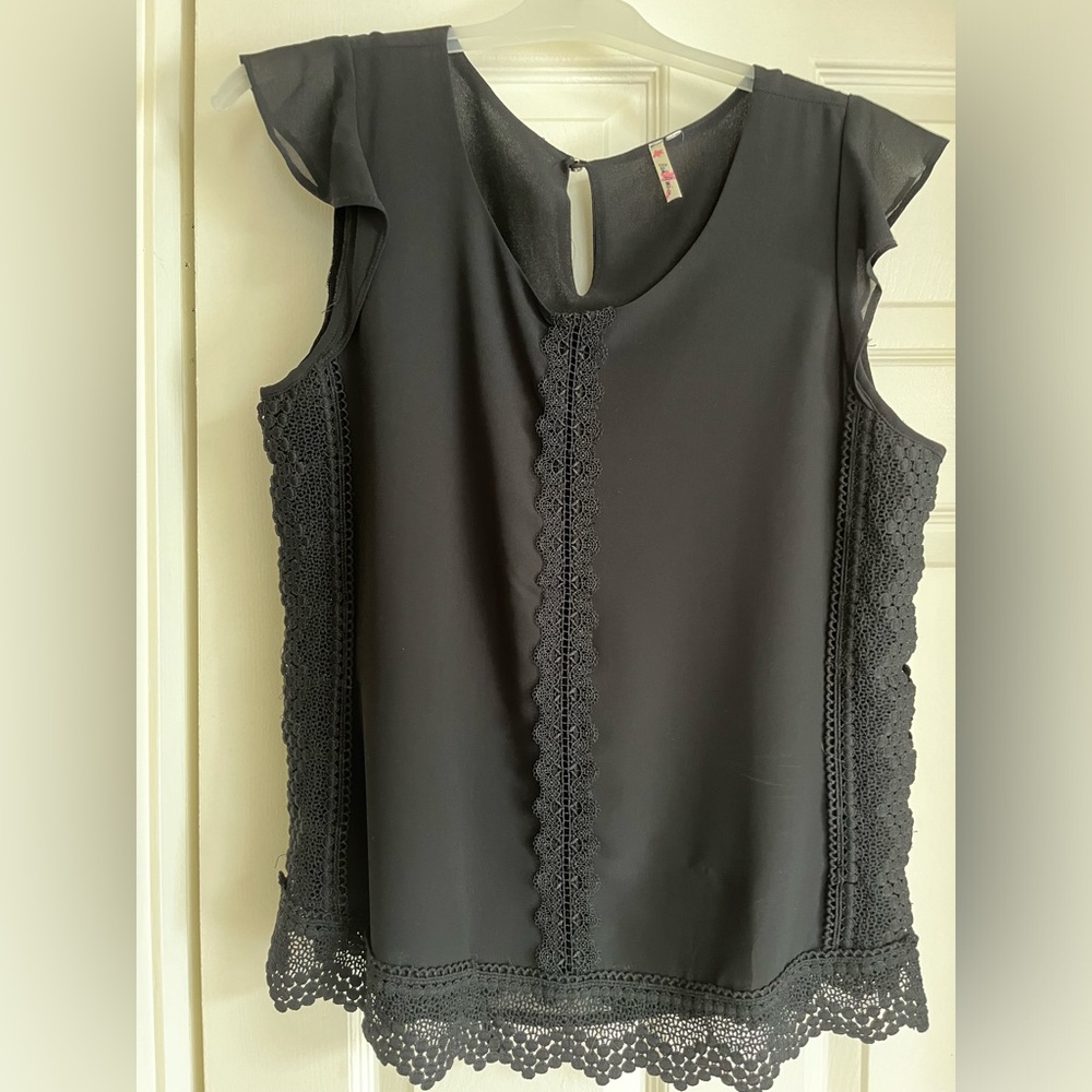 Black sleeveless blouse - size L